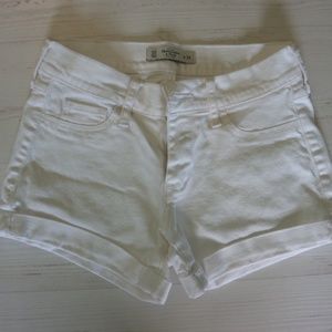 White Women's Shorts Abercrombie and Fitch | Size: 00 |